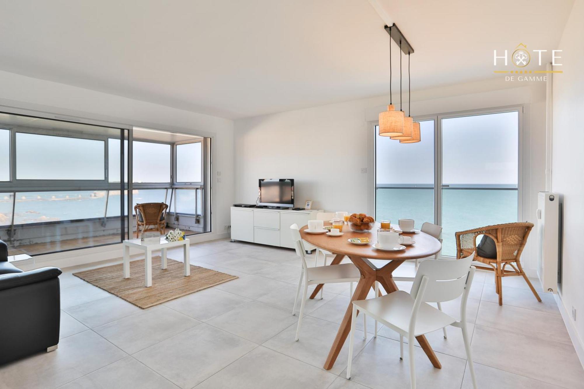 Appartement De Caractere, Superbe Vue Mer 280° La Chaume Экстерьер фото